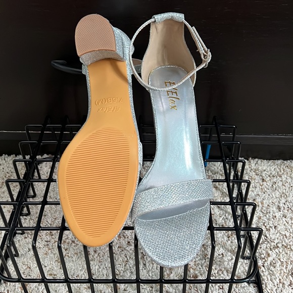 NWOT El Elax Silver Ankle Strap Heels - Picture 4 of 4